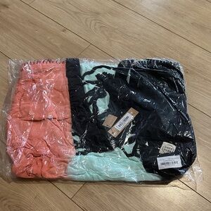 Pura Vida Paradise 2 Beach Tote-Coral, Mint, Black